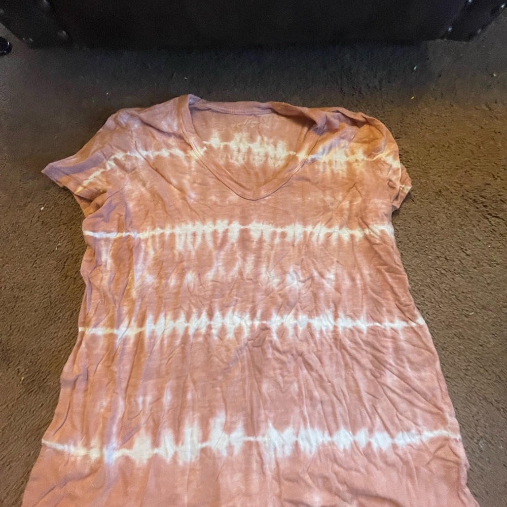 Peach and White Tie-Dye V-Neck Tee